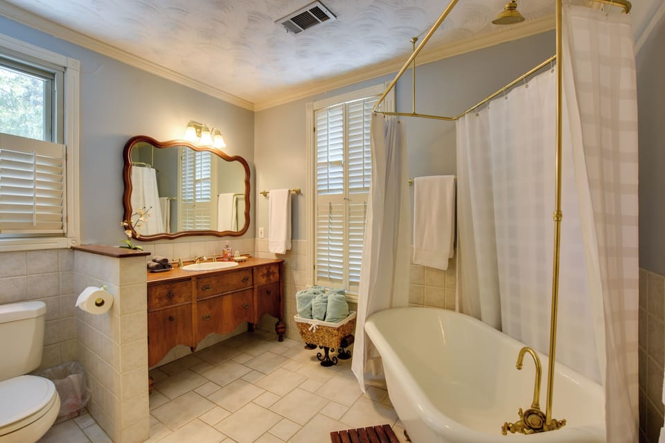 Historic Hot Springs Home < 1 Mi to Oaklawn! Cottage in Hot Springs