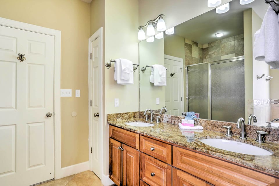 Walk to Beach! Gulf Shores Family Home w/ Deck Cottage in Alabama