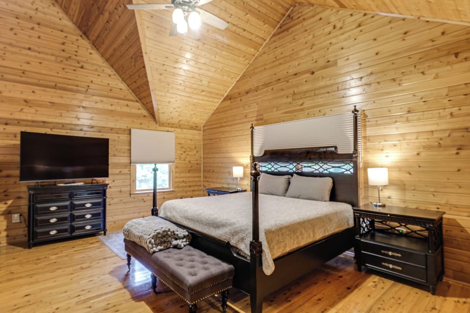 Spacious 5,200-sq-ft Cabin in Shenandoah Valley Cottage in Shenandoah Valley