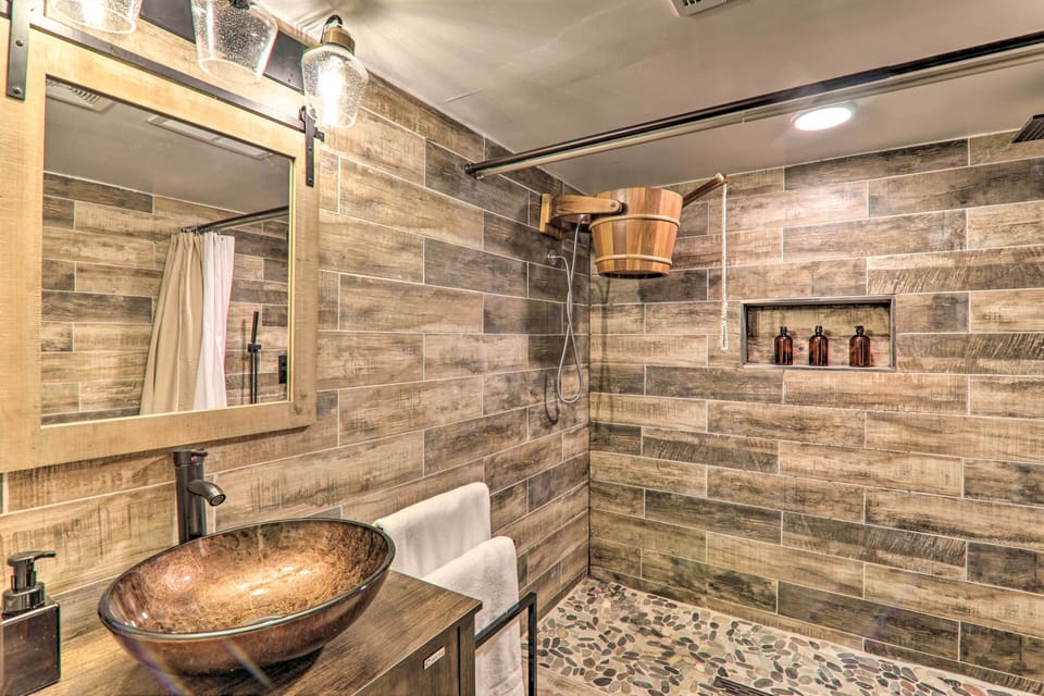 Sunroom, Fire Pit + Sauna: Lake Locust Village Gem Cottage in Coolbaugh Township