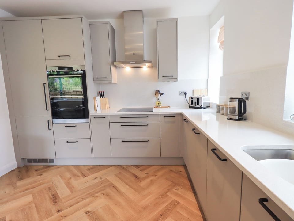 Cottage | Private kitchen | Fridge, dishwasher, electric kettle, toaster