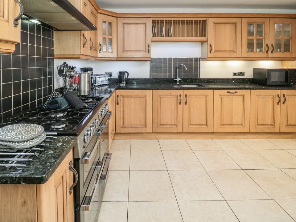 Fridge, dishwasher, electric kettle, toaster