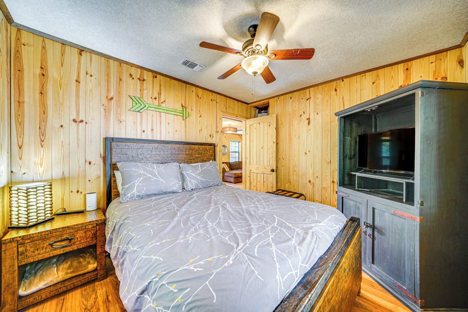 Broken Bow Cabin w/ Hot Tub + Game Room! Cottage in Broken Bow
