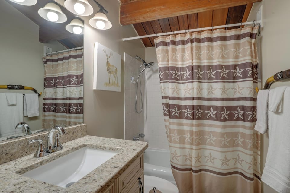 Cozy Cabin Near Massanutten Resort & Water Park! Cottage in Massanutten