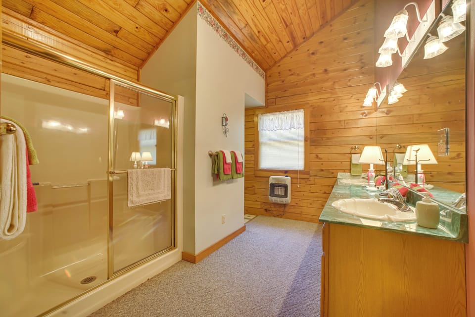 Eureka Springs Studio w/ Deck, Views & Bbq! Apartment in Eureka Springs