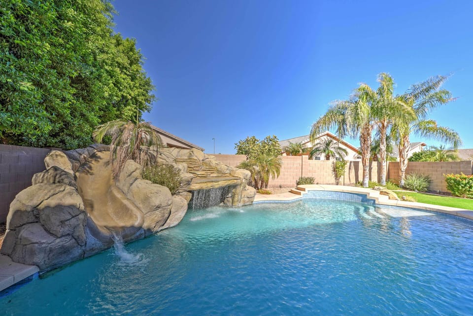 House (5 Bedrooms) | Interior