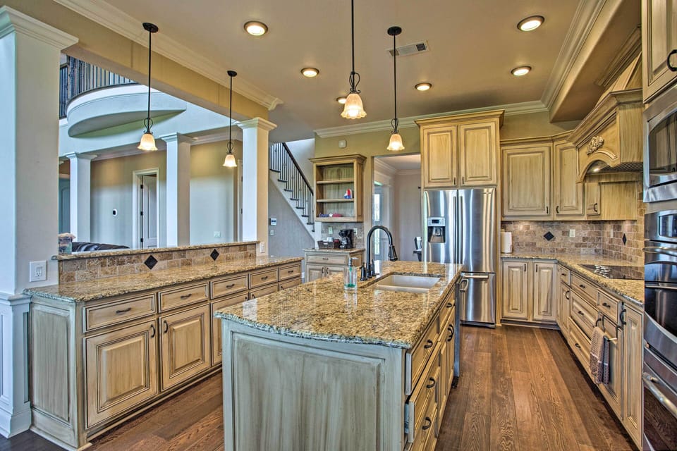 House (6 Bedrooms) | Interior