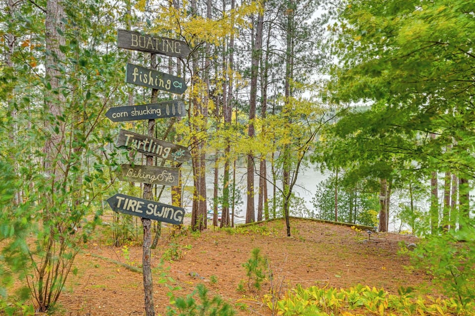 Quiet Retreat on Lake w/ Kayaks, Boats + Bikes! Cottage in Wisconsin