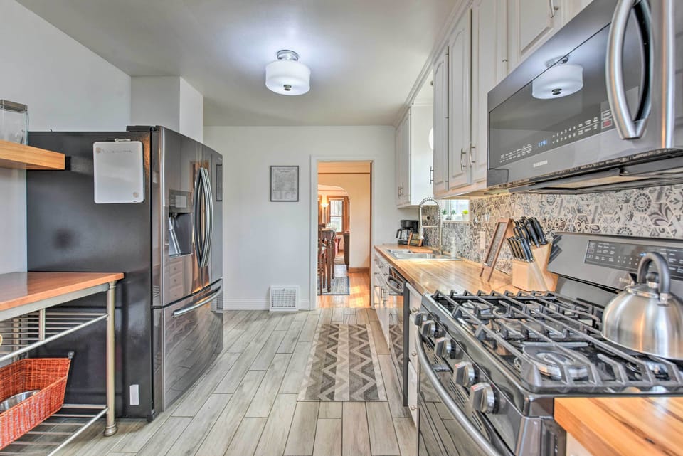 House (5 Bedrooms) | Interior