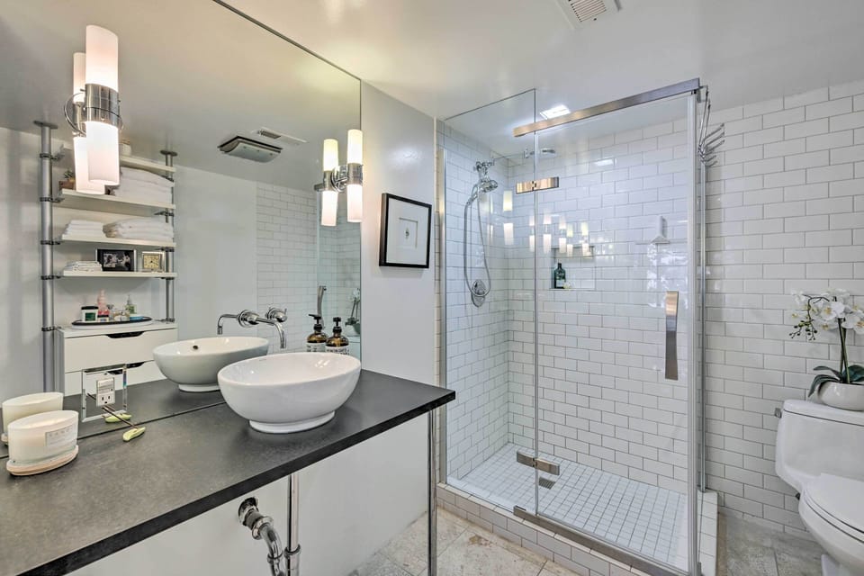 Edmonds Apartment With Private Wine Cellar! Cottage in Edmonds