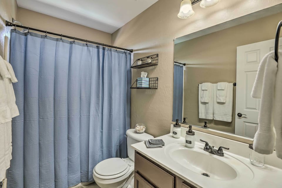 Private Pool Oasis Near State Farm Stadium Cottage in El Mirage