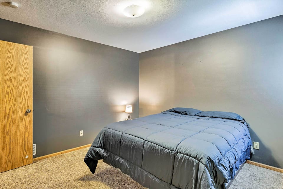Elwood Townhome w/ Patio - 7 Mi to Johnson Lake Apartment in Nebraska