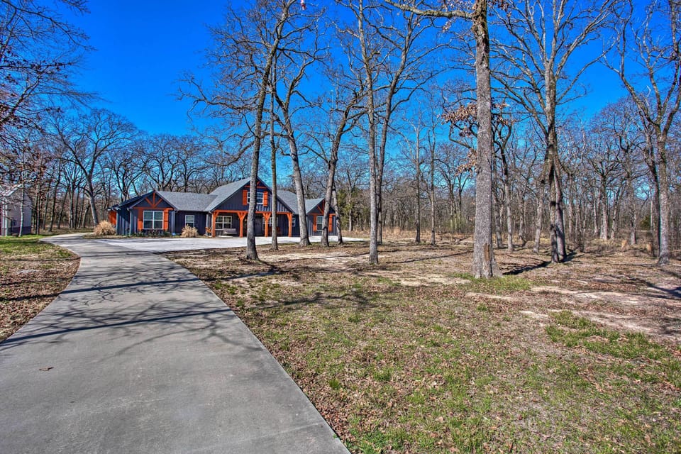 Game Room + Lake Tawakoni Access: Family Getaway! Cottage in Lake Tawakoni