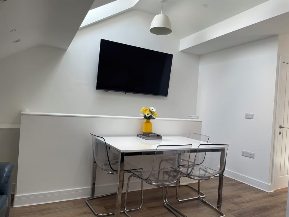 Cottage | Dining