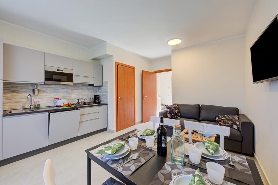 Family House, 2 Bedrooms, 2 Bathrooms, Mountainside (Cottage del Lago: Lake Maggiore Villa) | Interior