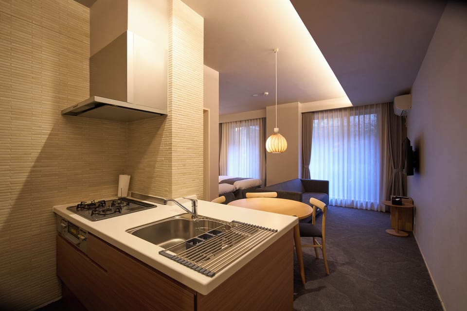 Family Quadruple Room with Kitchen Non-smoking | Private kitchen | Mini-fridge, microwave, cookware/dishes/utensils