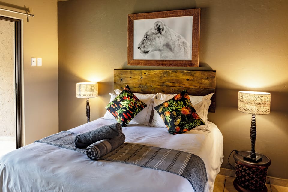 Deluxe Double Room | In-room safe, desk, laptop workspace, bed sheets