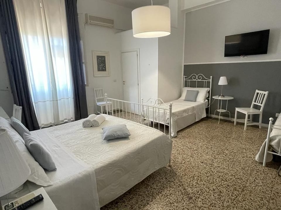 Panoramic Quadruple Room | Hypo-allergenic bedding, down comforters, individually decorated