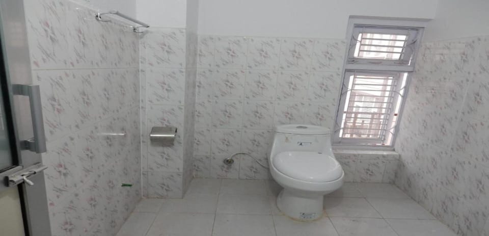 Shower, rainfall showerhead, towels, soap