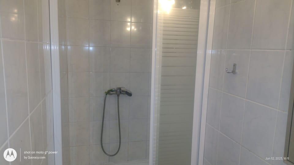Superior Quadruple Room | Bathroom | Shower, rainfall showerhead, towels, soap