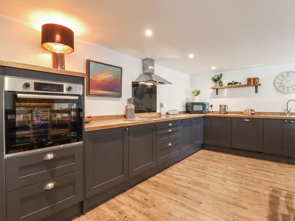Fridge, dishwasher, cookware/dishes/utensils