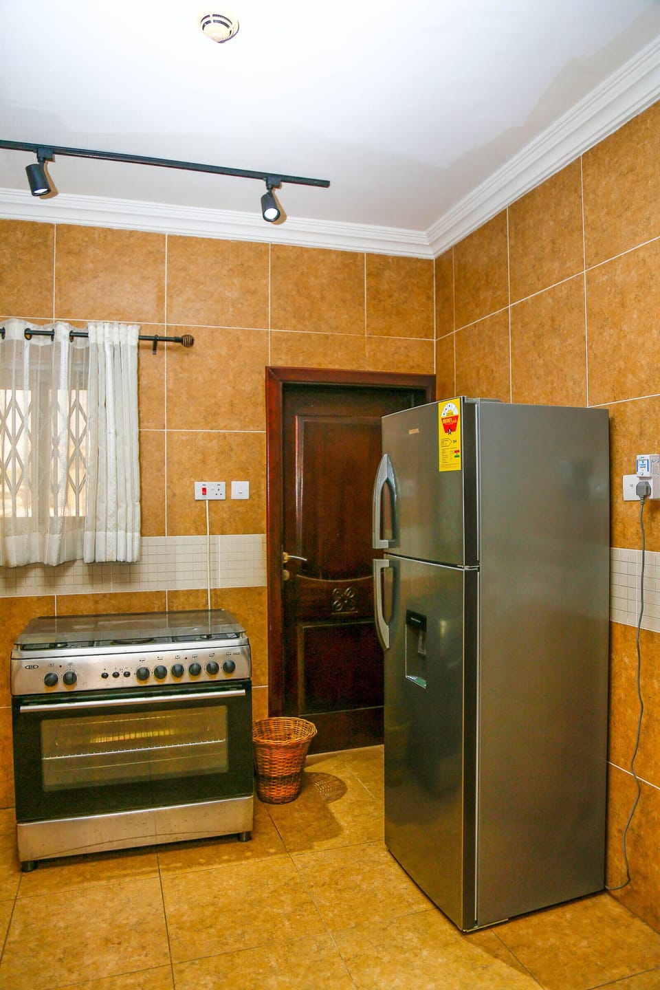 Executive Apartment, 1 King Bed | Private kitchen | Electric kettle