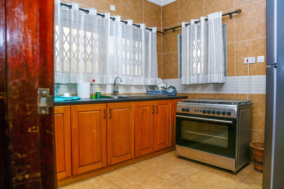 Executive Apartment, 1 King Bed | Private kitchen | Electric kettle