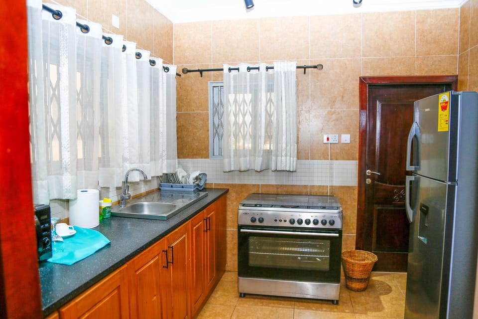 Executive Apartment, 1 King Bed | Private kitchen | Electric kettle