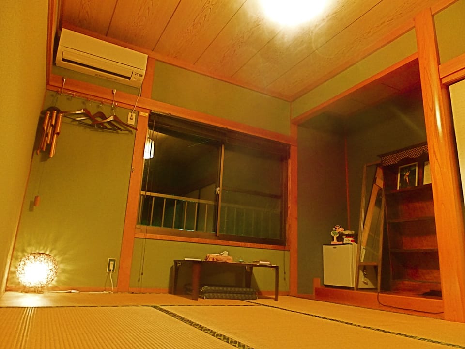 Basic Twin Room, Shared Bathroom | Desk, laptop workspace, iron/ironing board (on request), WiFi (free)