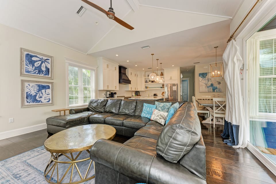 House, 4 Bedrooms | Living area | Smart TV