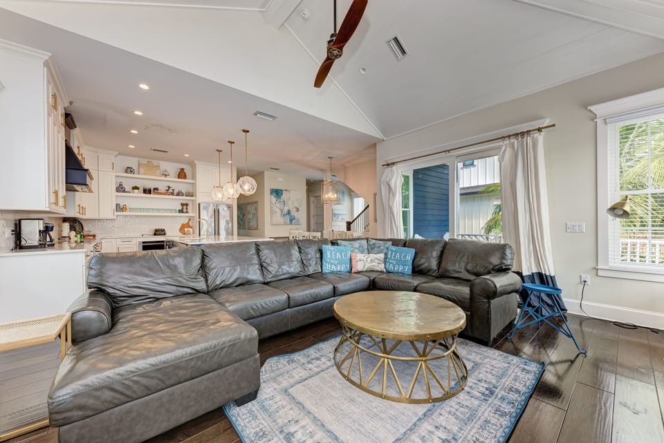 House, 4 Bedrooms | Living area | Smart TV