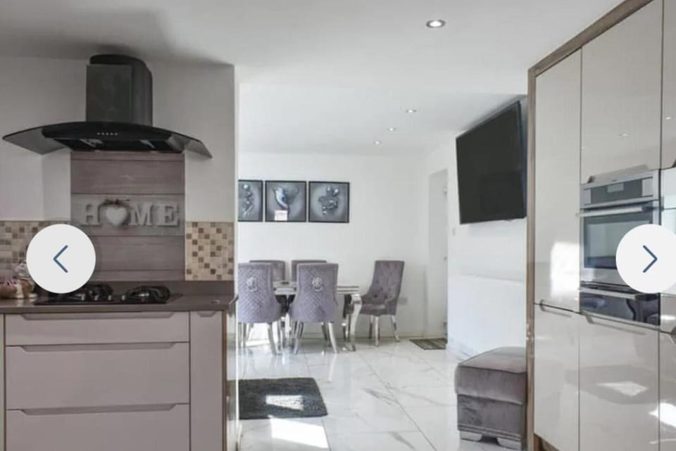 House | Private kitchen | Fridge, electric kettle