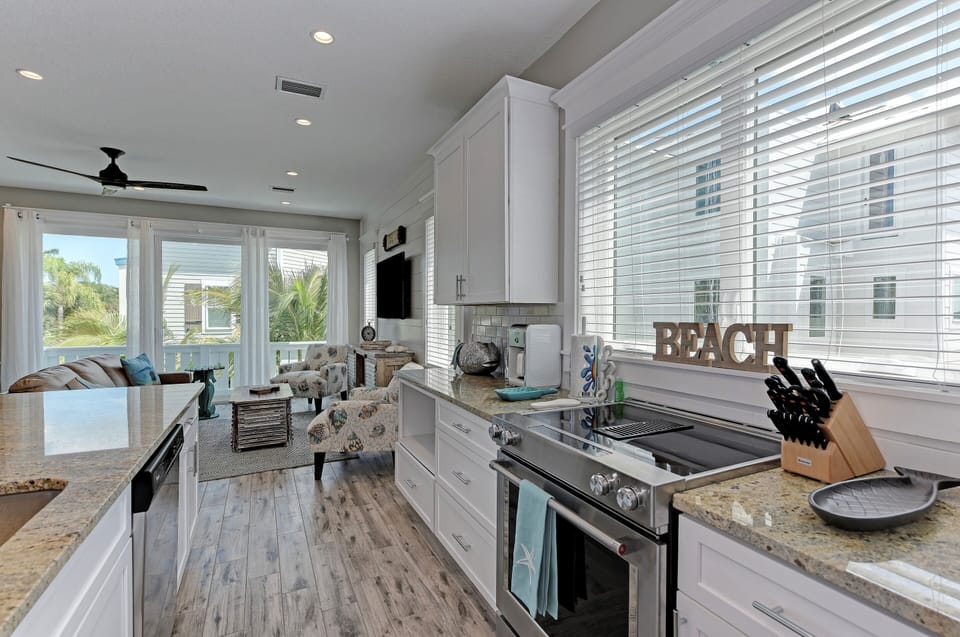 House, 6 Bedrooms | Private kitchen | Coffee/tea maker, fridge, oven, toaster