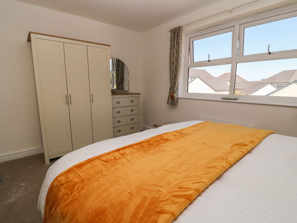 2 bedrooms, individually decorated, individually furnished, free WiFi