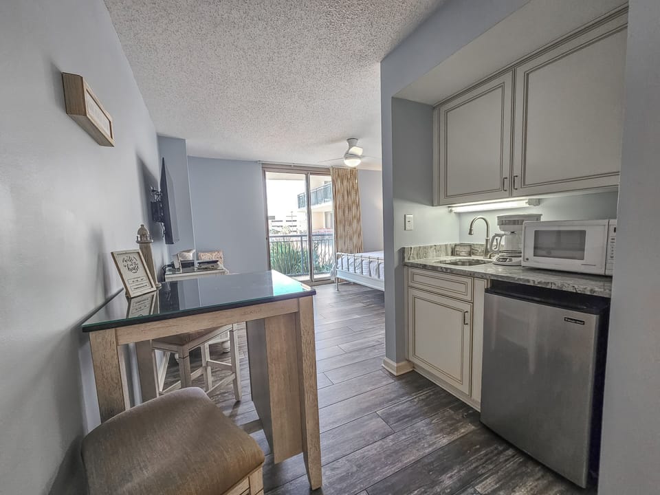Condo, 3 Bedrooms | Interior