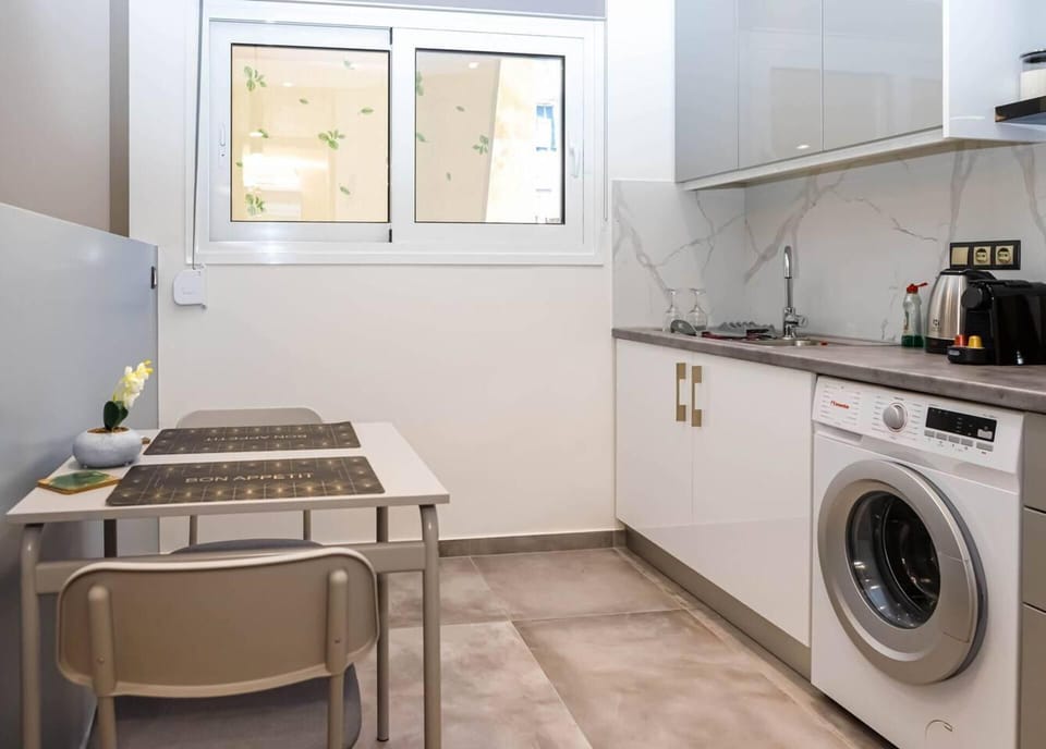 Studio | Private kitchen | Fridge, microwave, oven, electric kettle
