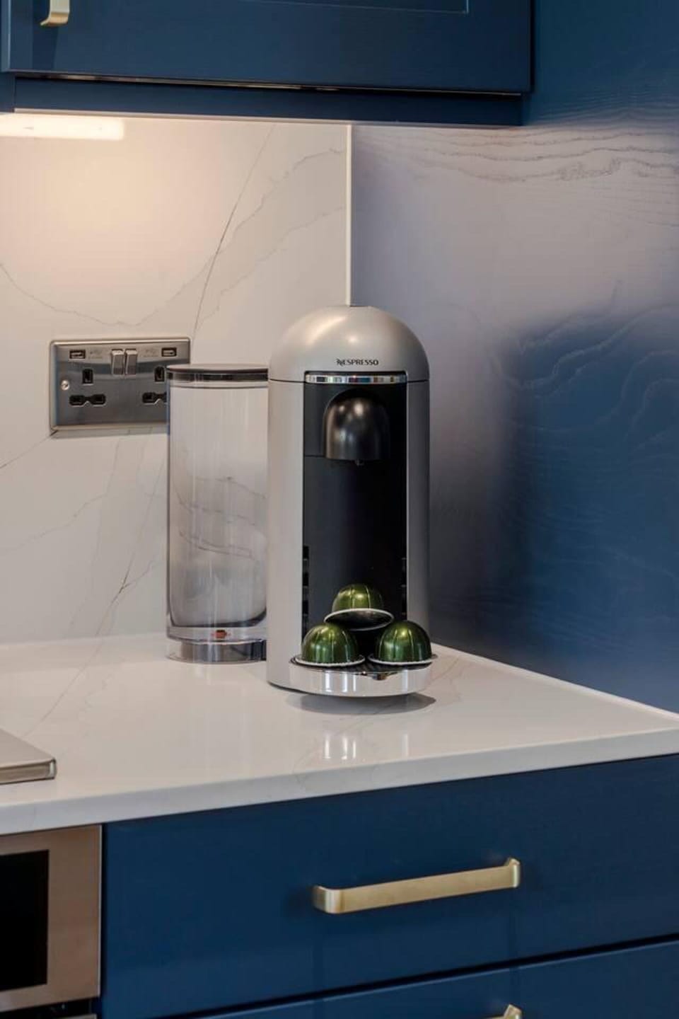 Apartment | Private kitchen | Fridge, microwave, oven, stovetop