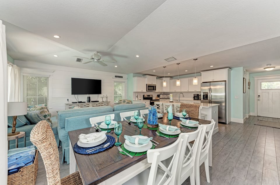 Townhome, 3 Bedrooms | Dining
