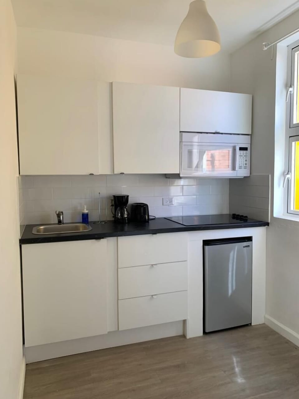 Basic Apartment | Private kitchen | Fridge, microwave, coffee/tea maker, cookware/dishes/utensils