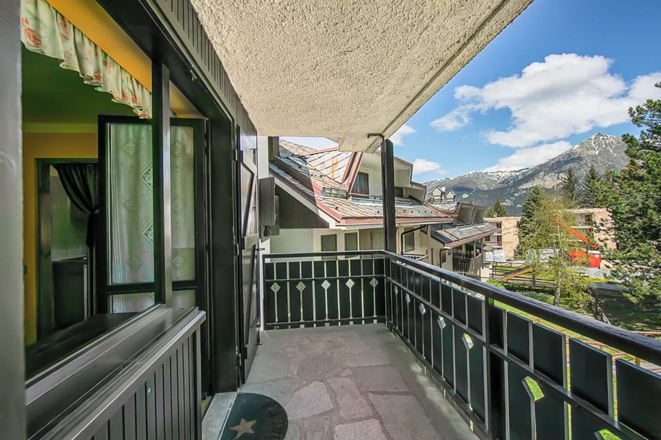 Family Apartment, Multiple Bedrooms (Appartamento Pian dei Larici) | Property grounds
