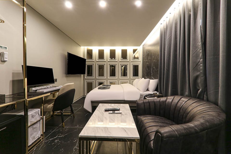 Premium Room | Individually decorated, desk, soundproofing, free WiFi
