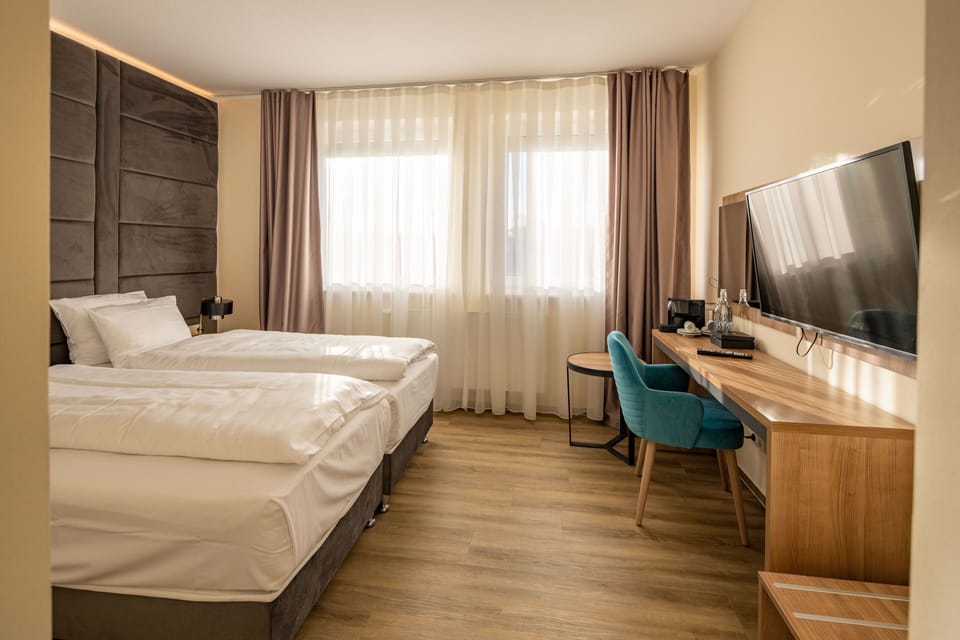 Superior Double Room | Desk, soundproofing, iron/ironing board, free cribs/infant beds