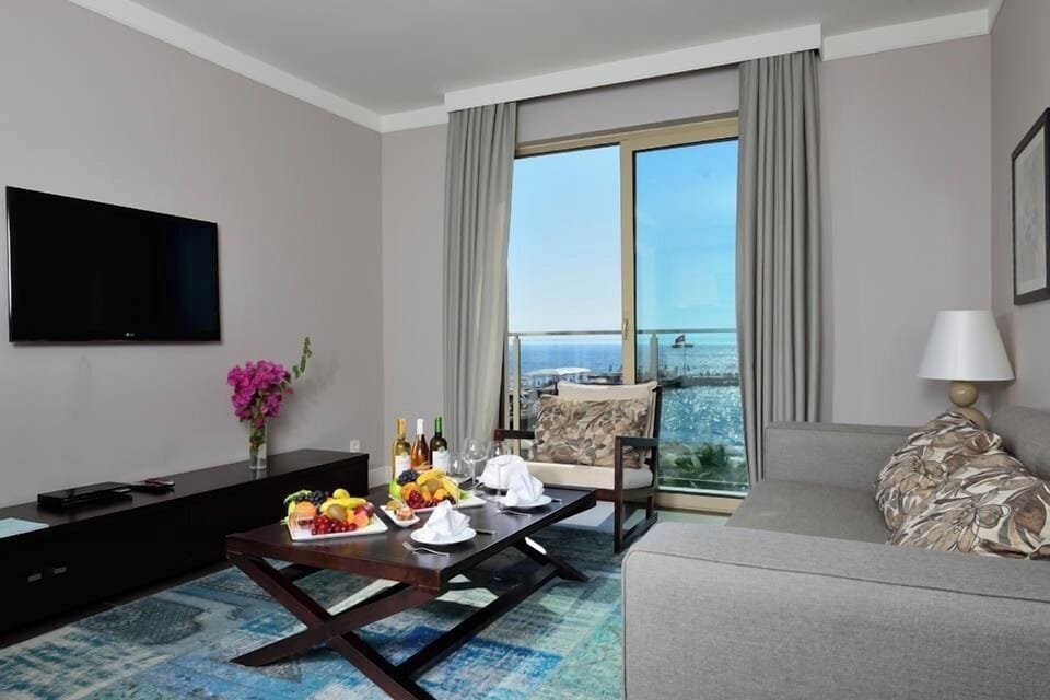 Suite Partial Sea View | Living area | LCD TV