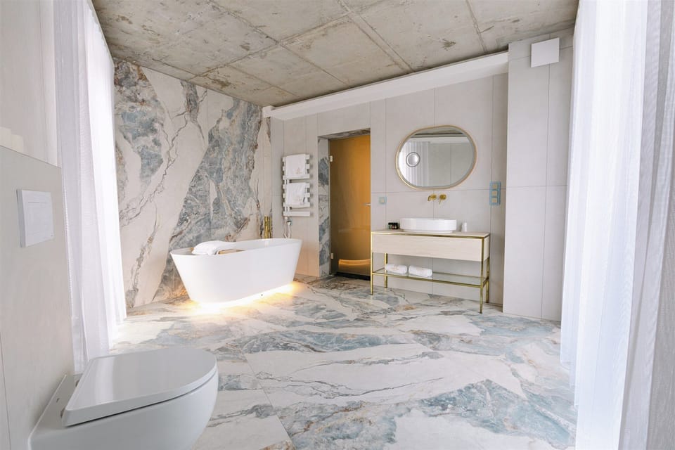 Apartament Prime Sky | Bathroom | Free toiletries, hair dryer, bathrobes, heated floors