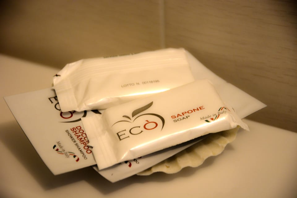 Standard Room, 1 Bedroom, City View | Bathroom | Shower, free toiletries, hair dryer, bidet