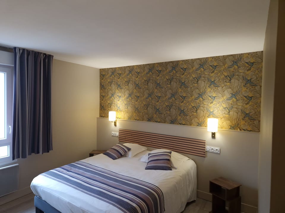 Classic Double or Twin Room | Desk, soundproofing, free WiFi, bed sheets