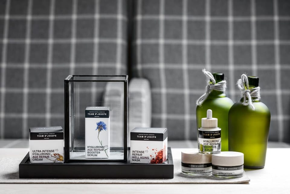 Couples treatment rooms, sauna, steam room, body treatments