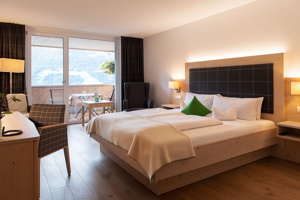 Comfort Double Room, 1 King Bed, Non Smoking, Balcony | Premium bedding, minibar, in-room safe, desk