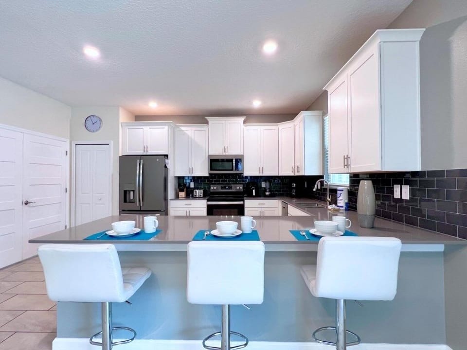 House, Multiple Bedrooms | Private kitchen | Microwave, dishwasher