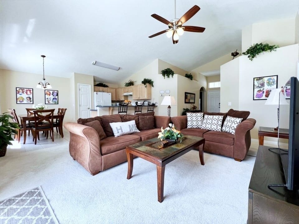 House, 3 Bedrooms | Living area